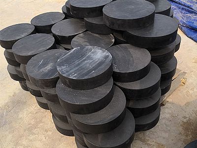 海城市板式橡胶支座由若干层橡胶片与薄钢板经加压硫化